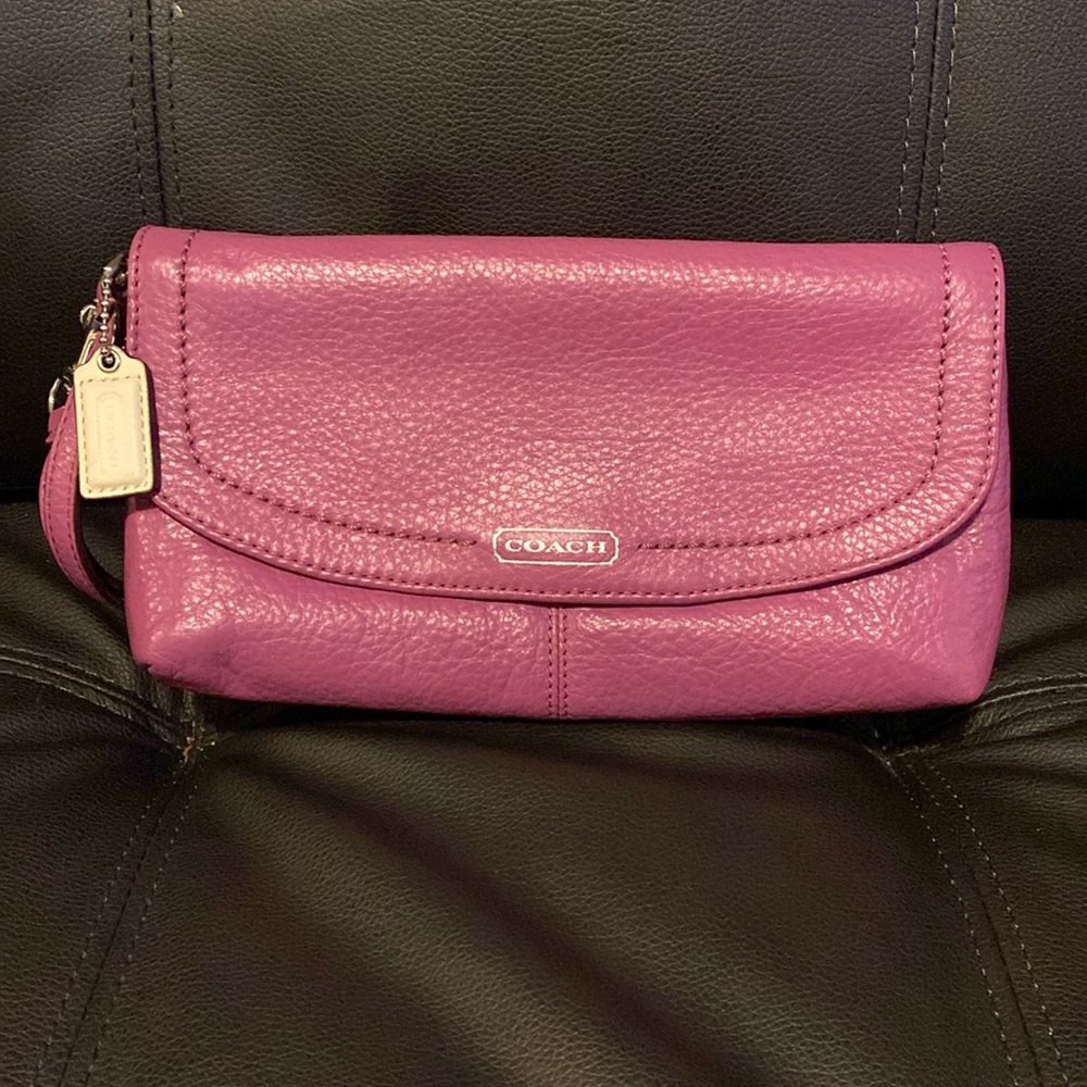 Coach leather wristlet. EUC